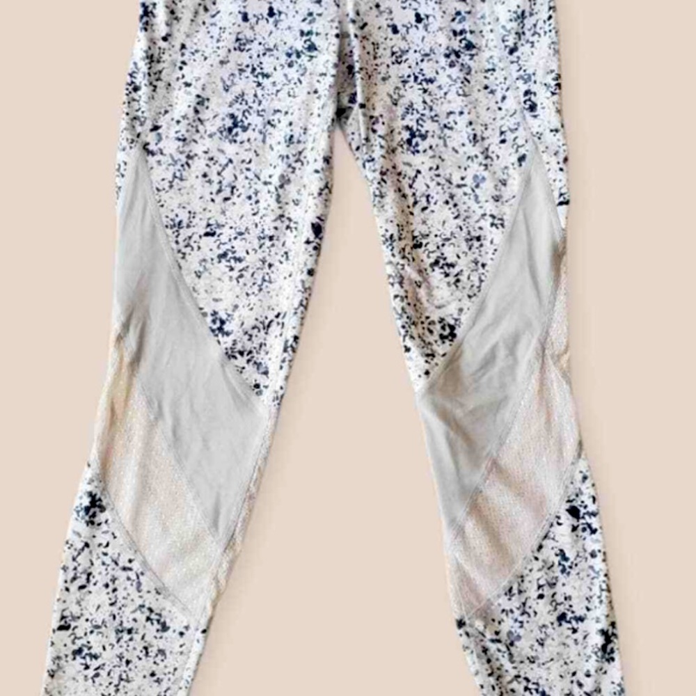 Athleta Sandstone salutation tight